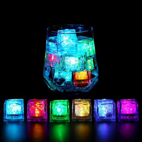 Cubos LED Komokeru iluminados con colores vibrantes para bebidas