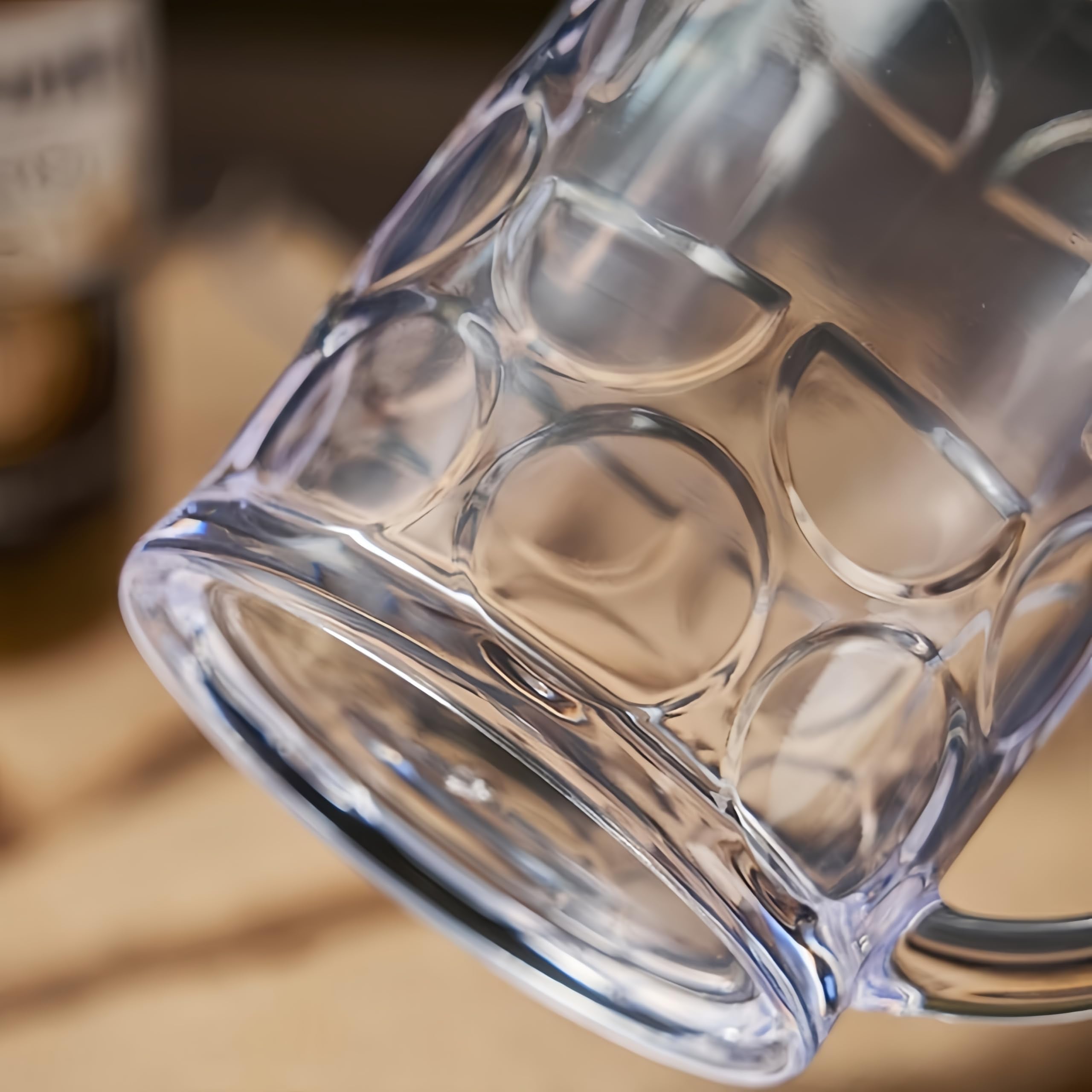 Vaso Komost ligero y resistente, ideal para uso diario.