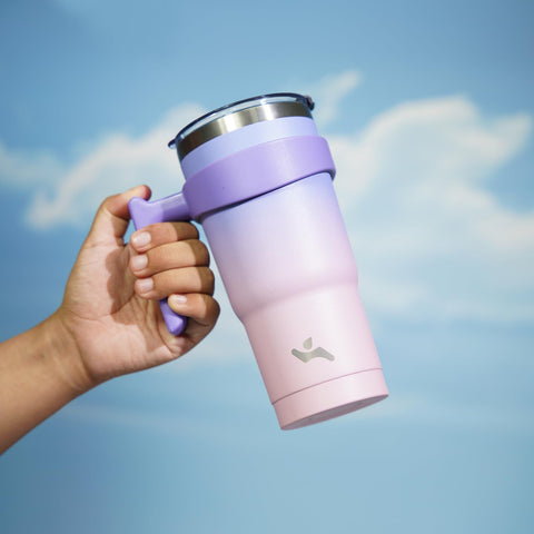 Encaje en portavasos para viajar sin problemas.