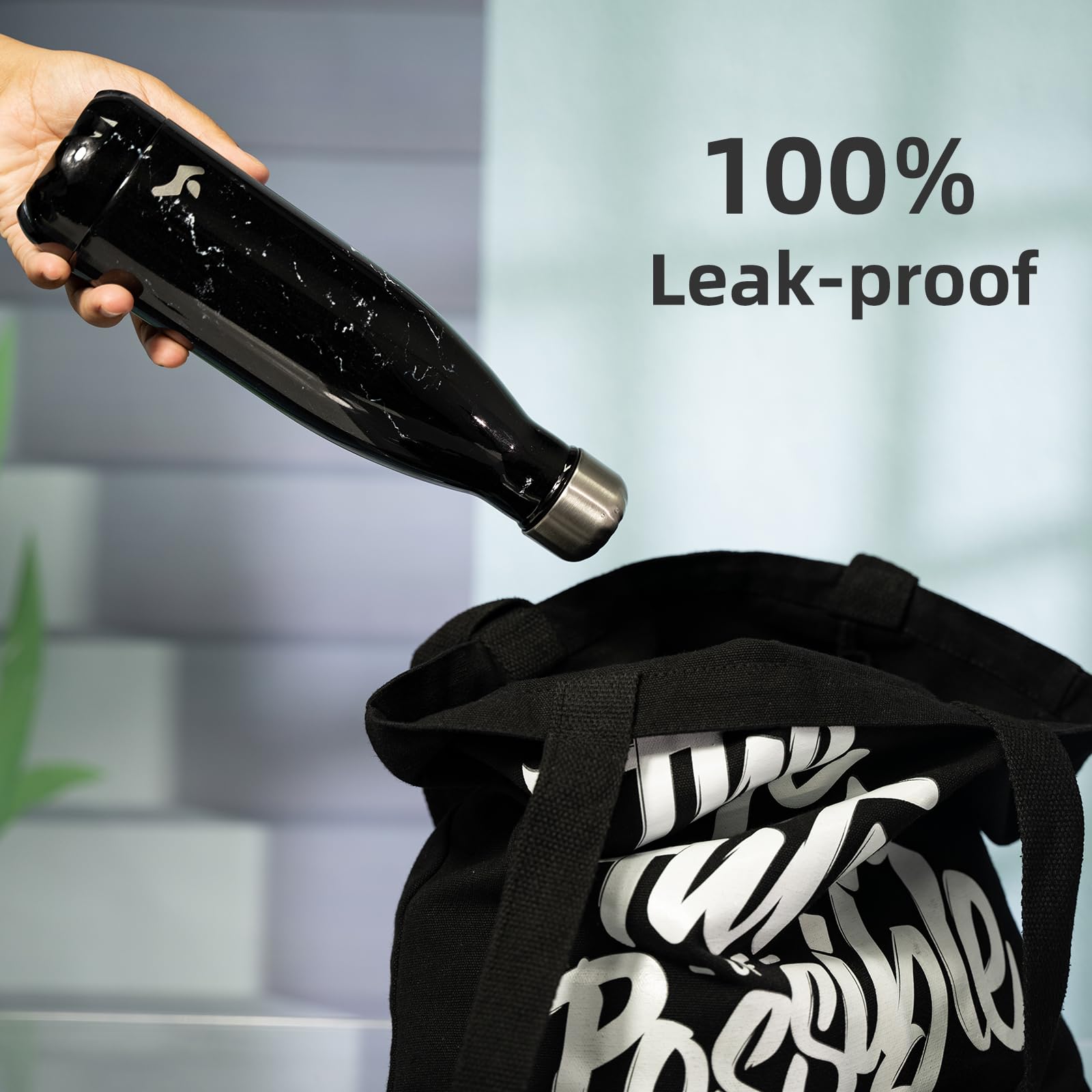 Botella Konokyo en mochila, ejemplo práctico para hidratar durante viajes