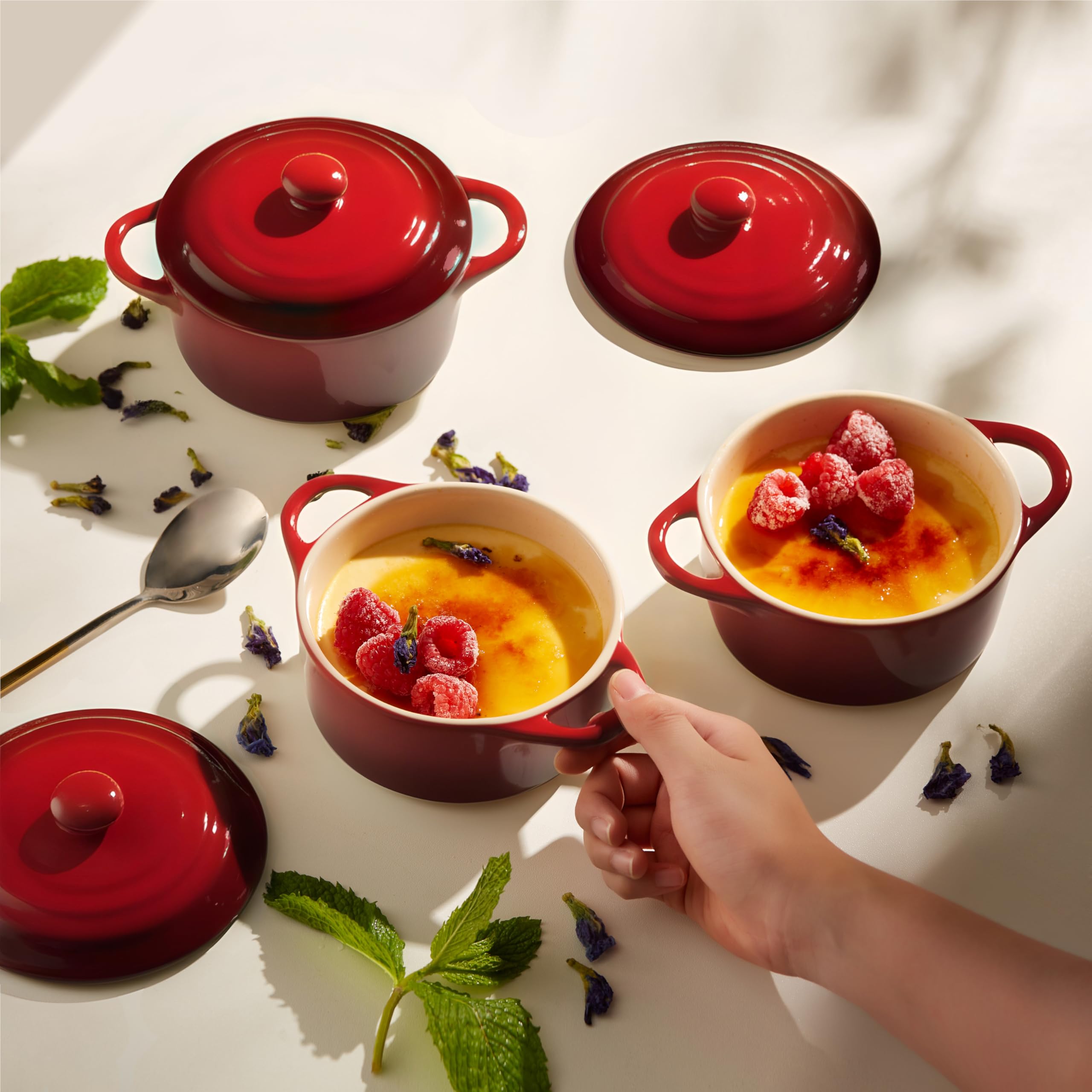 KooK Cocotte Mini: cazuelas con tapas cerámicas para servir porciones cálidas y listas para llevar.