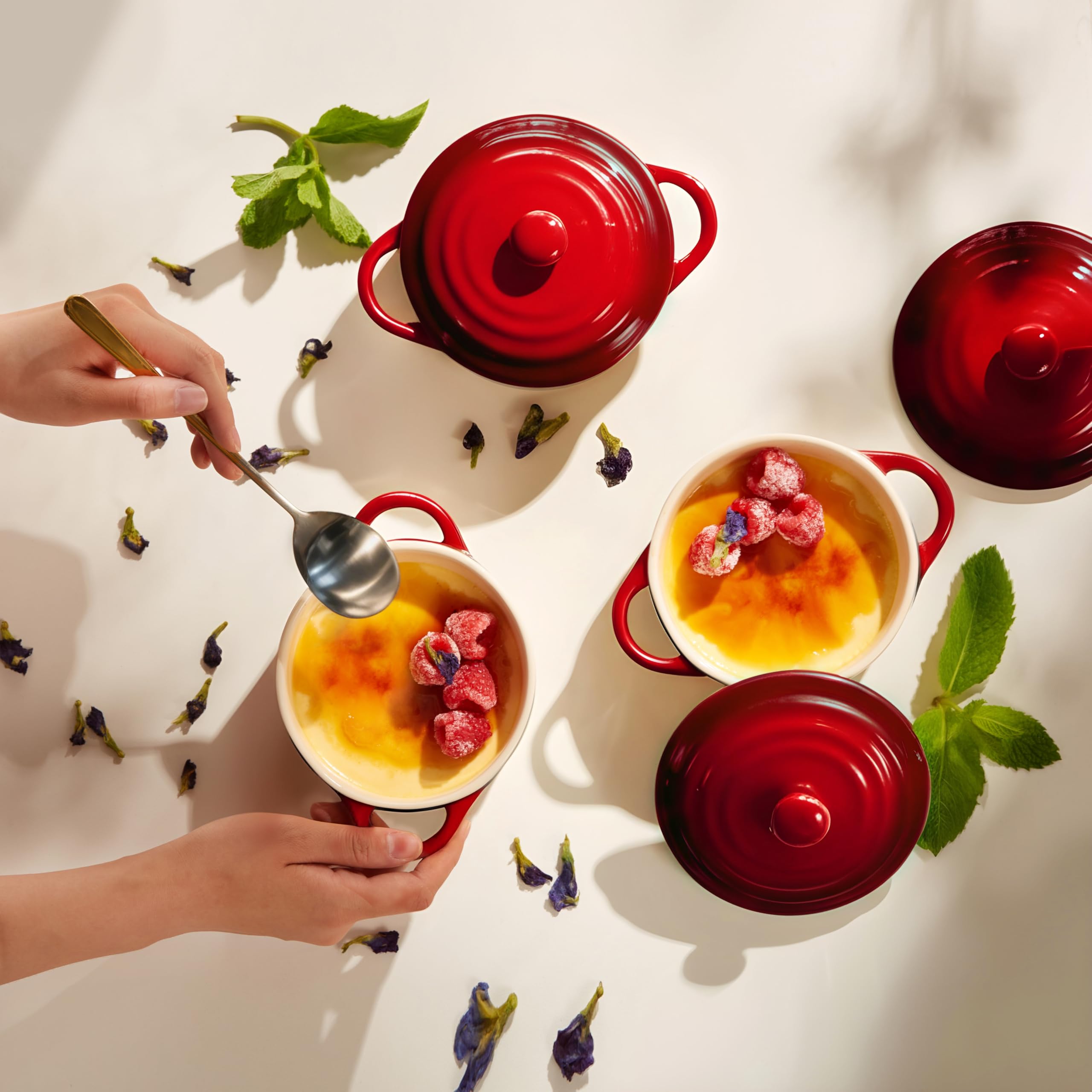 KooK Cocotte Mini: mangos ergonómicos para un manejo cómodo al trasladarlas del horno a la mesa.
