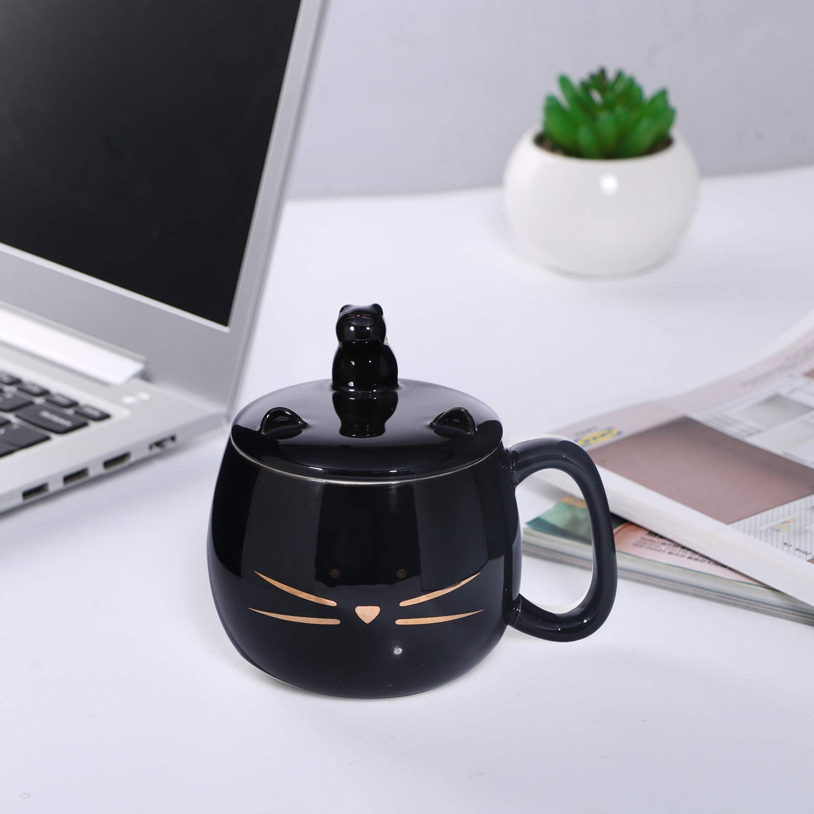 Interior liso de la taza Koolkatkoo facilita la limpieza