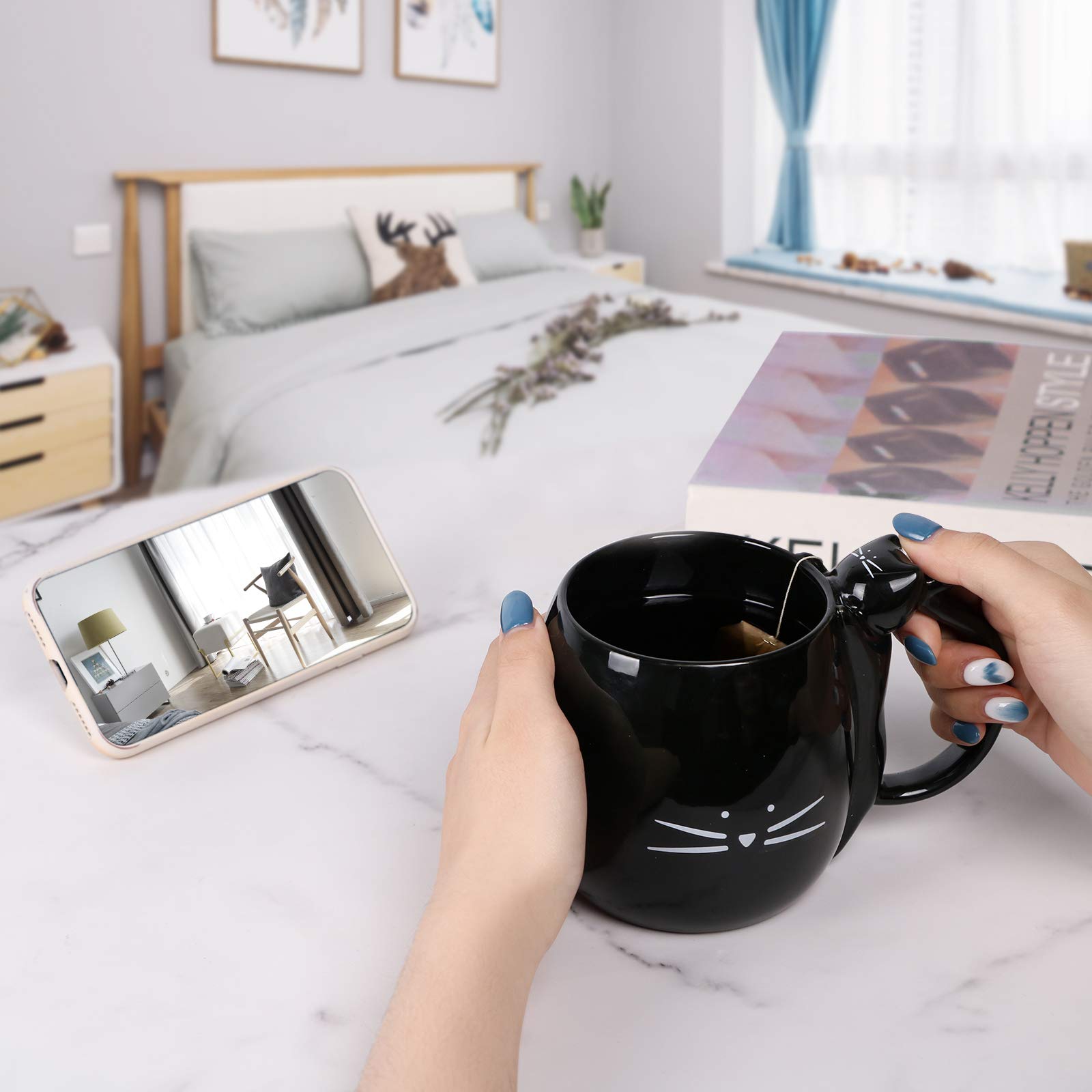 Taza con diseño de gato en el asa, toque distintivo