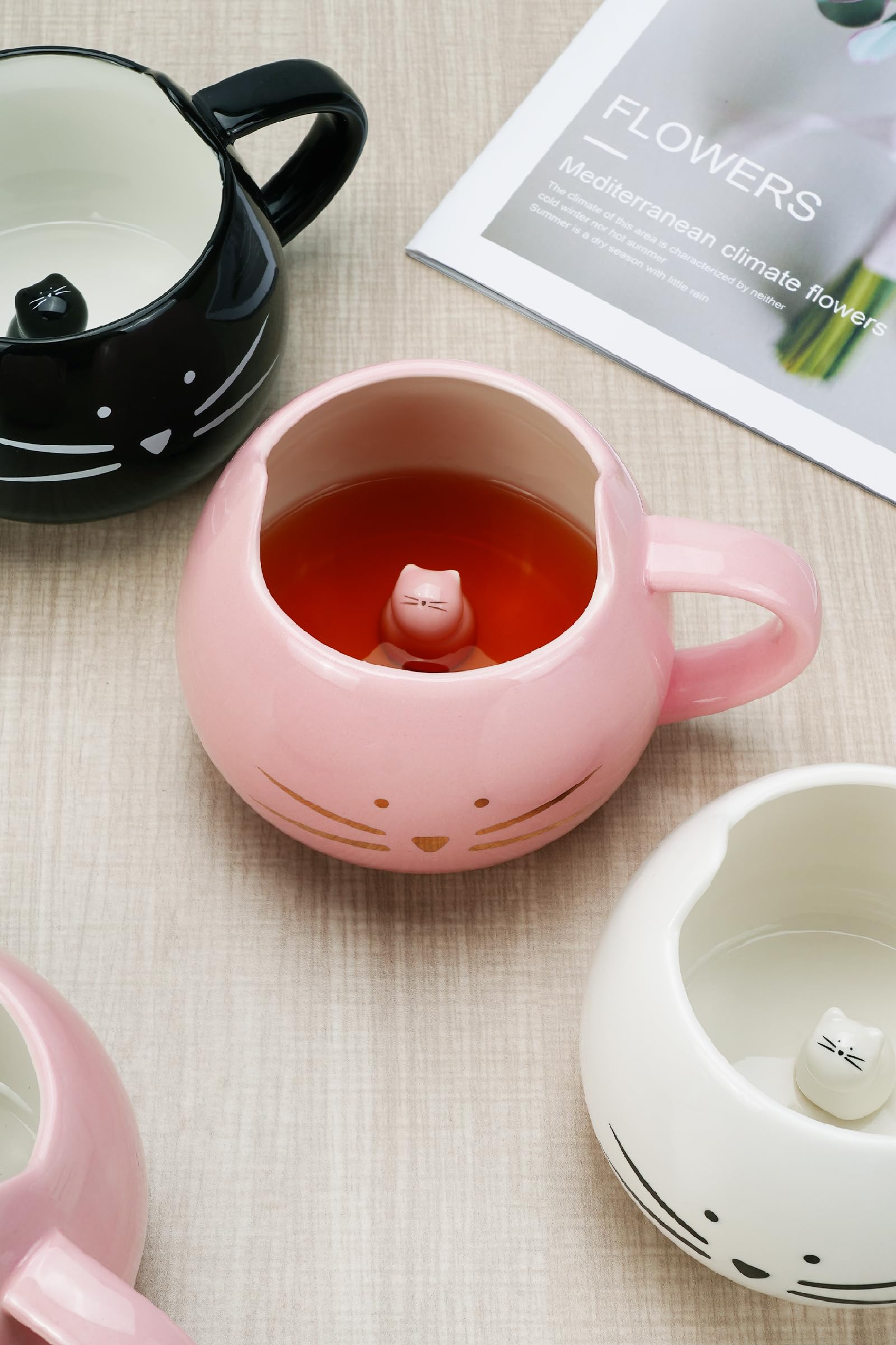 Taza Koolkatkoo diseño único en cerámica, regalo especial para amantes de gatos.
