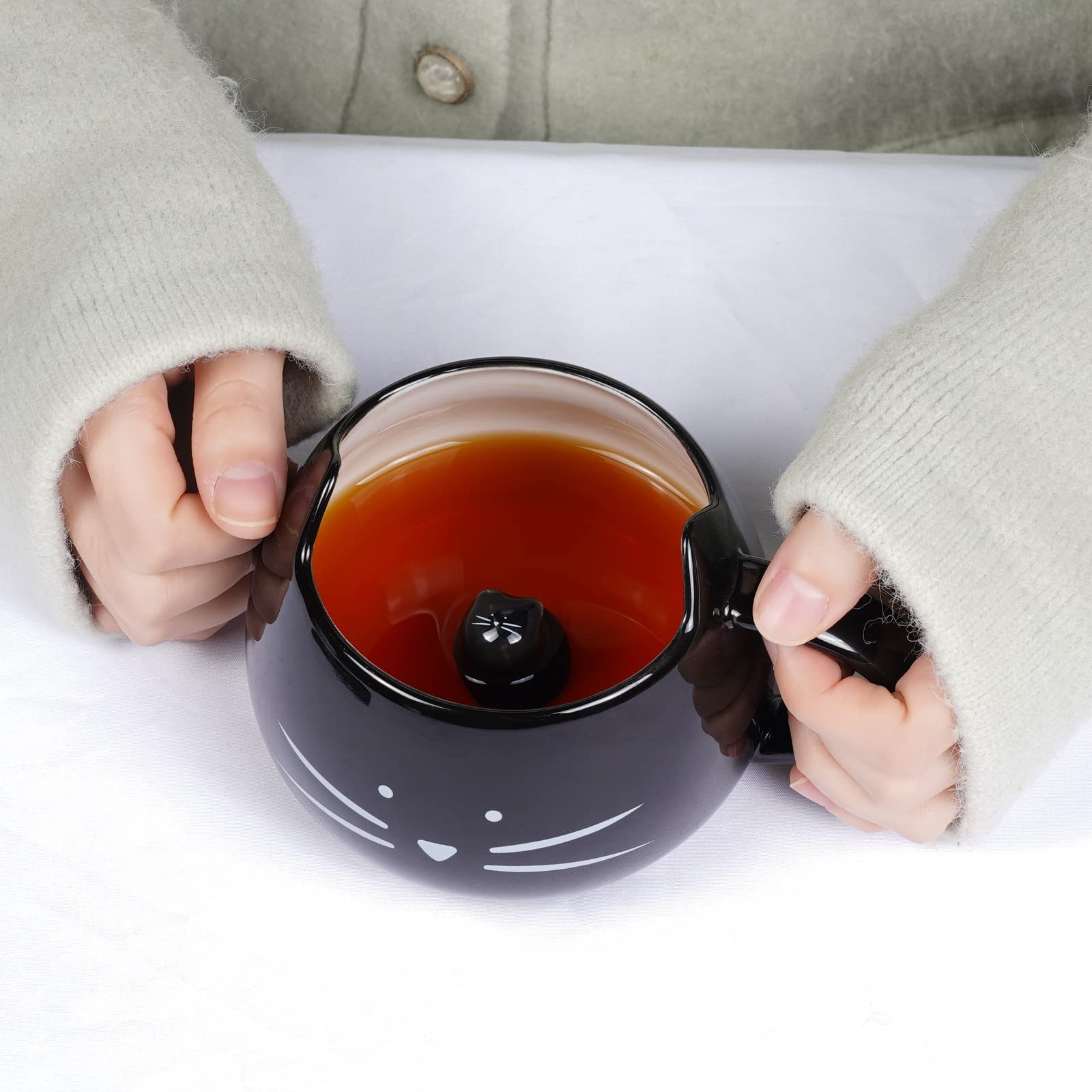 Taza Koolkatkoo con gatito bebé en el interior, toque tierno.