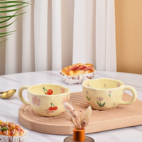 Taza Koythin con flor, ambiente acogedor, regalo para mamá.