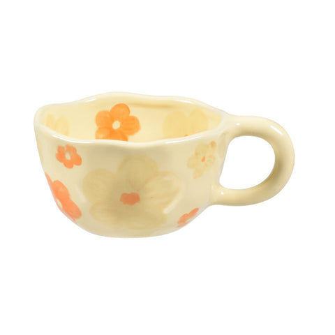Taza Koythin de cerámica con flor naranja, ideal para café matutino.