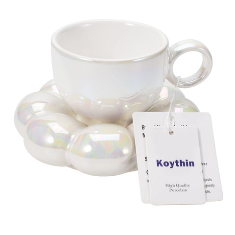 Taza cerámica Koythin con platillo, ideal para café diario en casa u oficina.