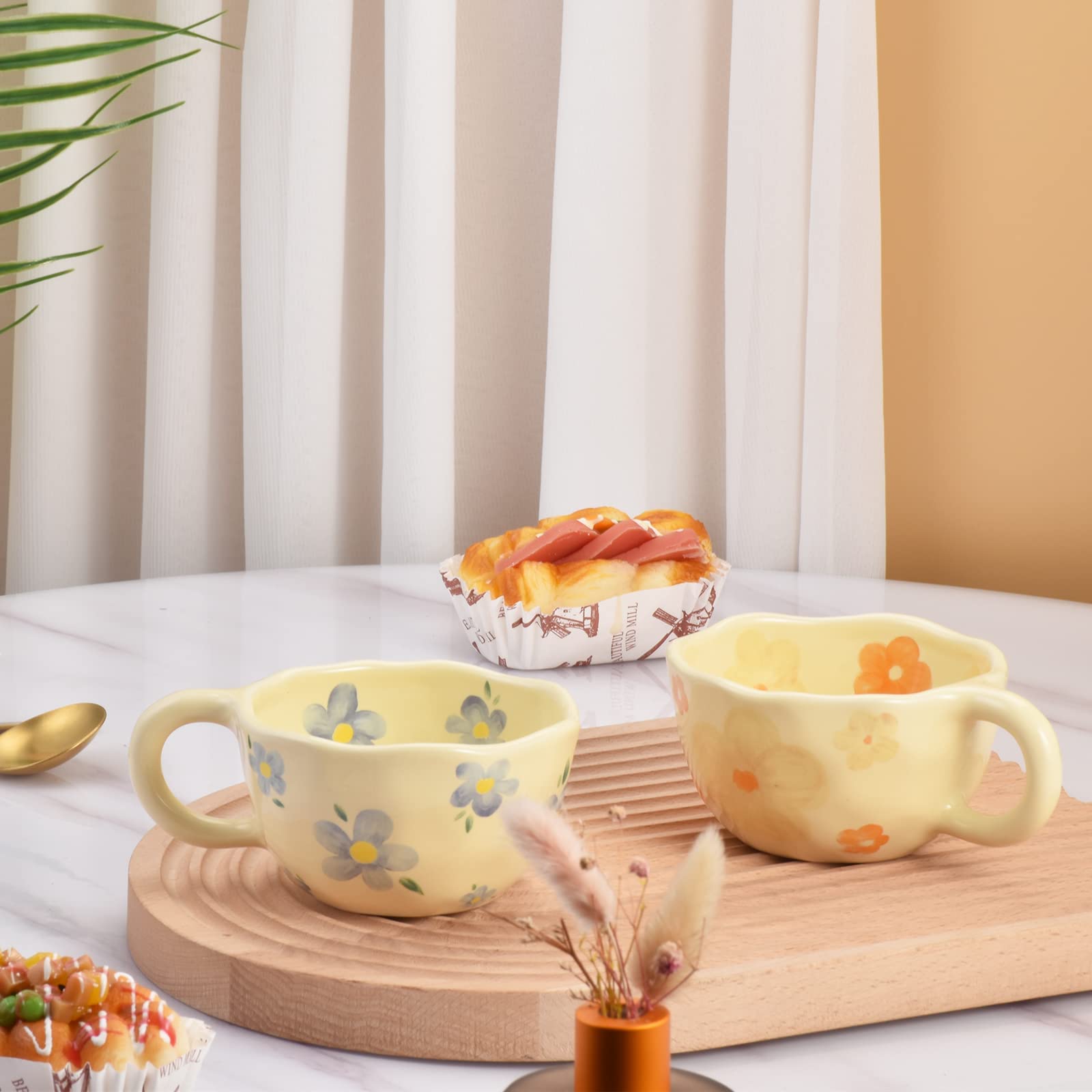 Diseño irregular y asa amplia de la taza Koythin para comodidad.