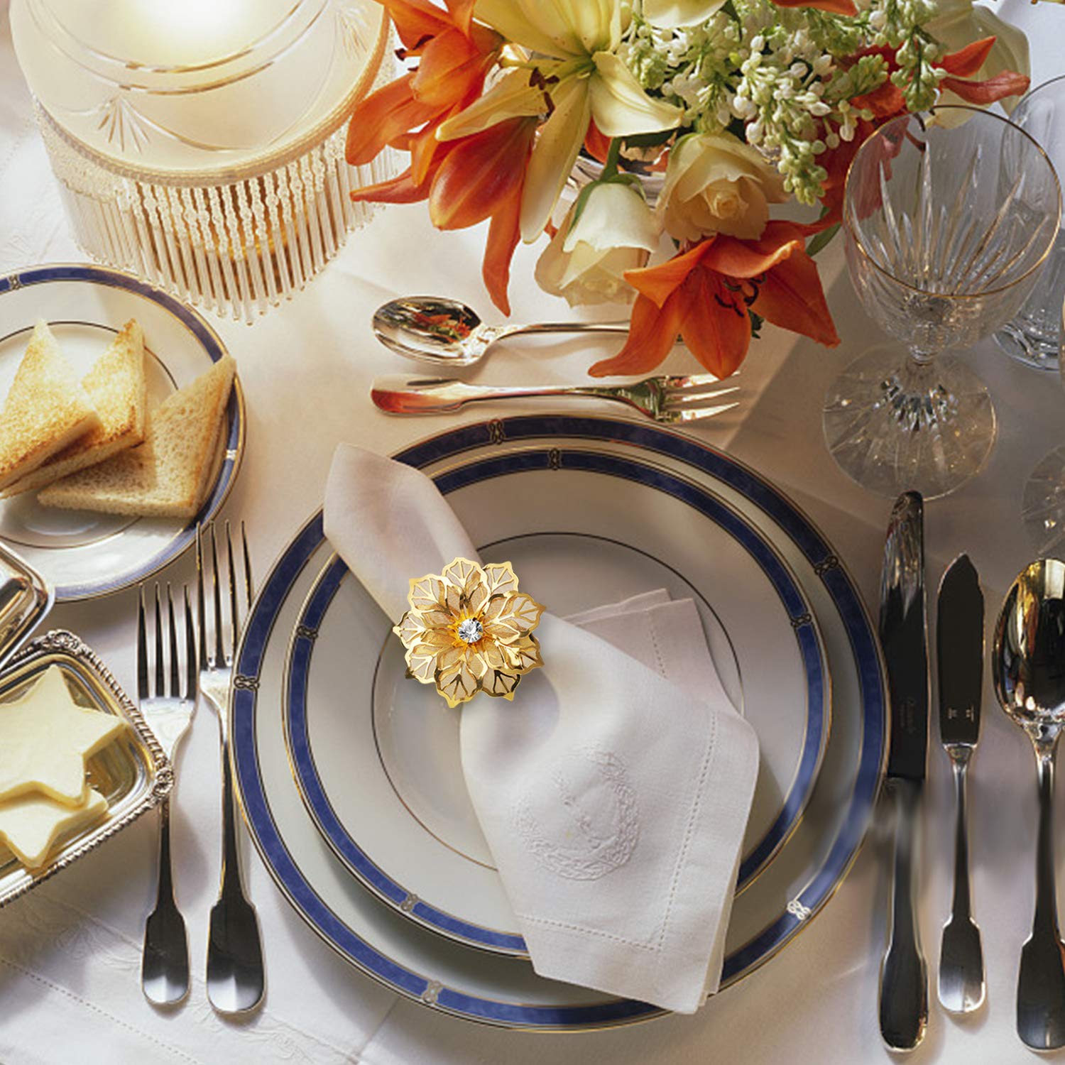 Anillos KPOSIYA usados en mesa, ideal para cenas temáticas.