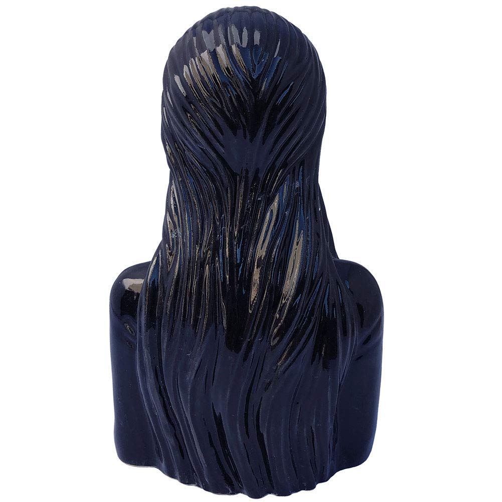 Figura cerámica de Elvira para decoración gótica de mesa