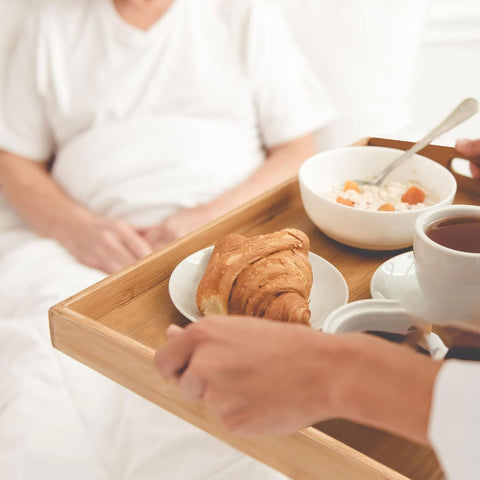 Bandeja Krismax de bambú para guardar en la pared, ahorro de espacio y estilo.