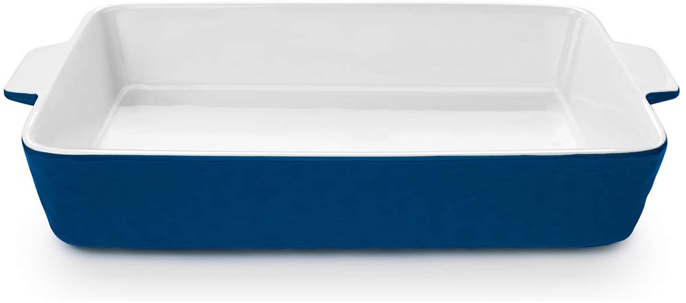 Fuente Krokori 4QT con borde ondulado para hornear y presentar en la mesa.