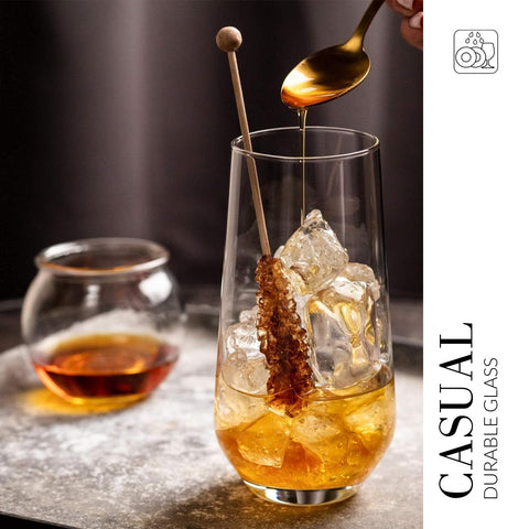 Vaso de 480 ml con diseño minimalista para cualquier mesa.