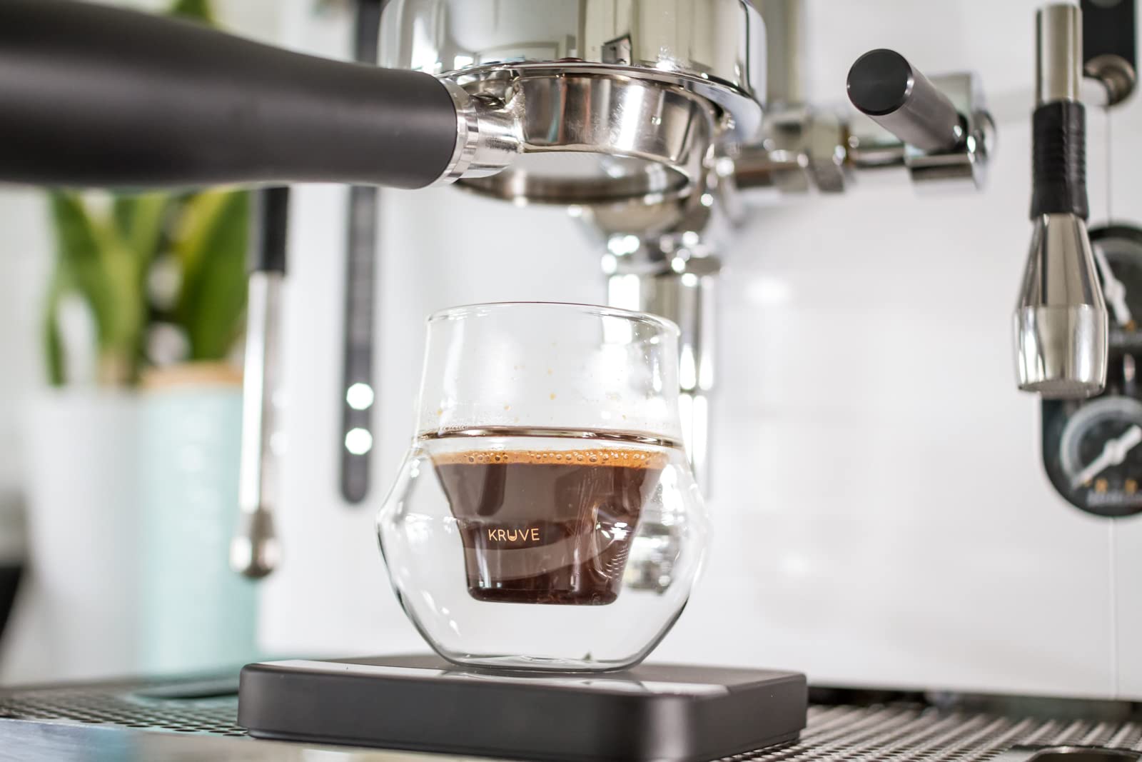 KRUVE Propel, taza espresso con fondo convexo ayuda a mezclar sin cuchara