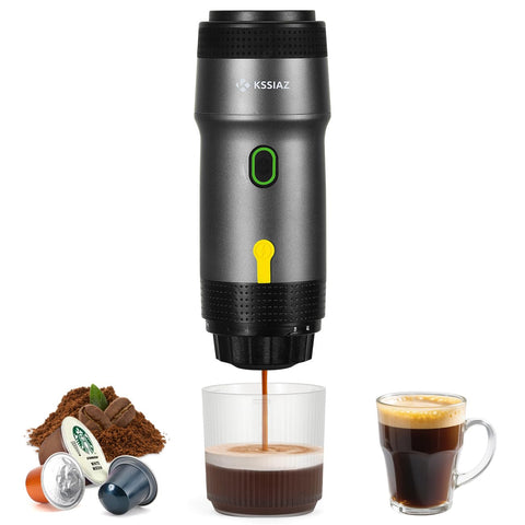 La cafetera Kssiaz portátil en campo lista para café rápido.