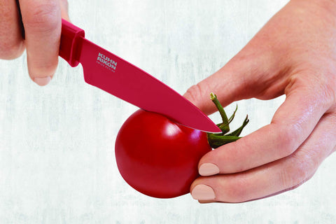 Mango ergonómico Colori Kuhn Rikon brinda agarre cómodo durante la preparación.