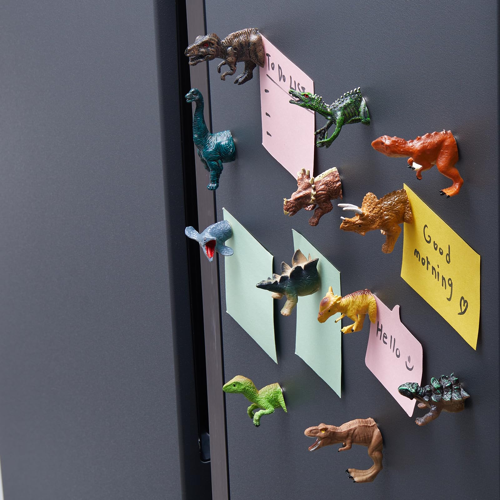 Imán KUHPLOVE de dinosaurio para pizarras, ideal para aprendizaje lúdico.