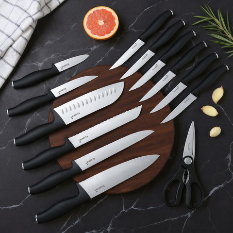 Bloque de cuchillos KUISINE con afilador integrado para mantenimiento sencillo.