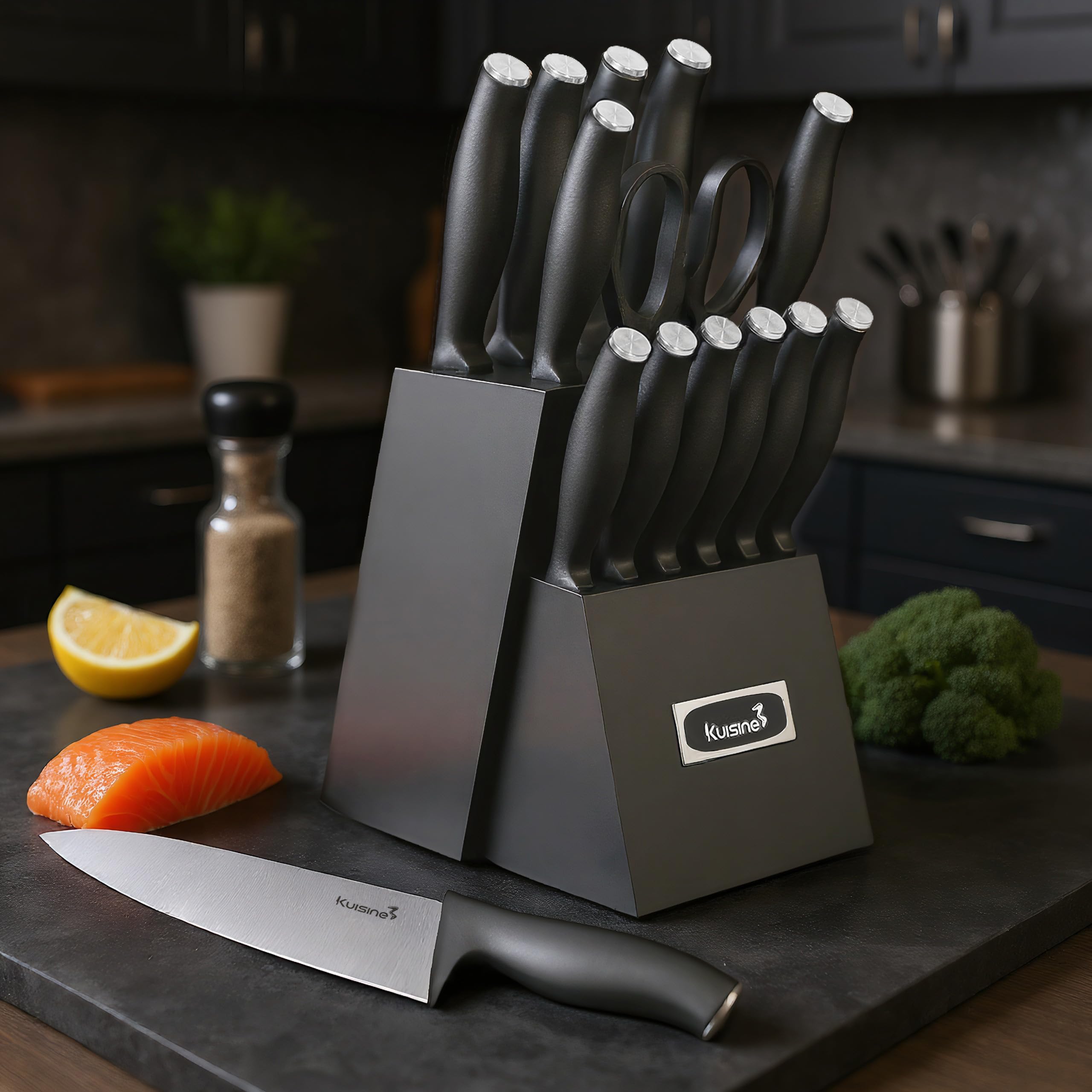Cuchillo utilitario KUISINE de 5 pulgadas para tareas rápidas y detalladas.