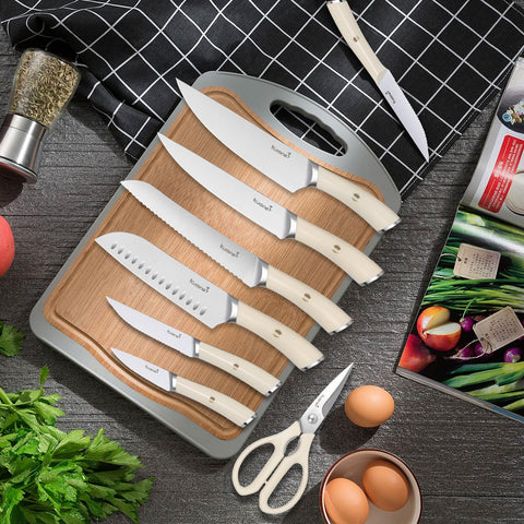 Tijeras de cocina Kuisine y bloque con afilador integrado para mantenimiento fácil.