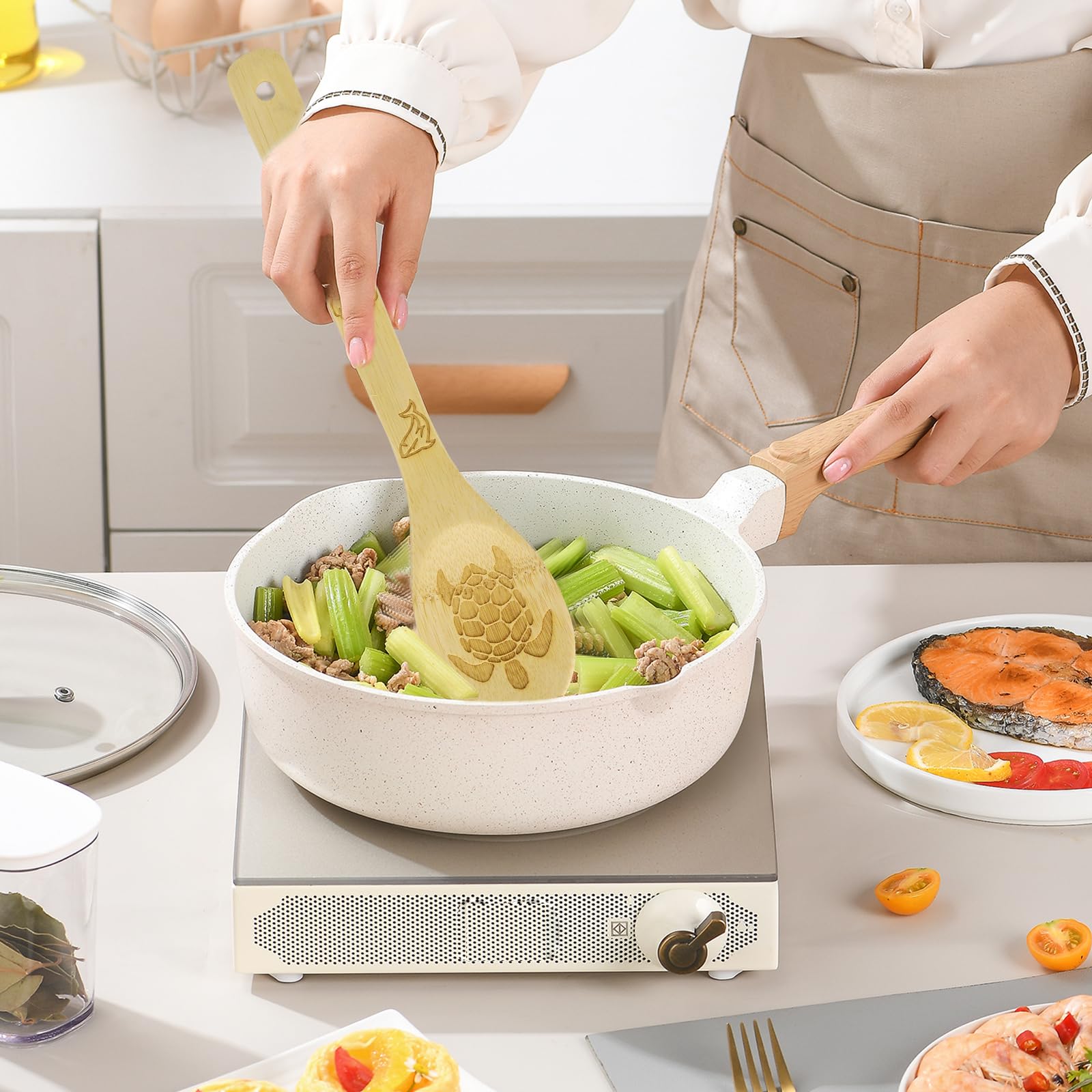 Kupnos espátula de cocina con tortuga, perfecta para saltear y voltear con control.