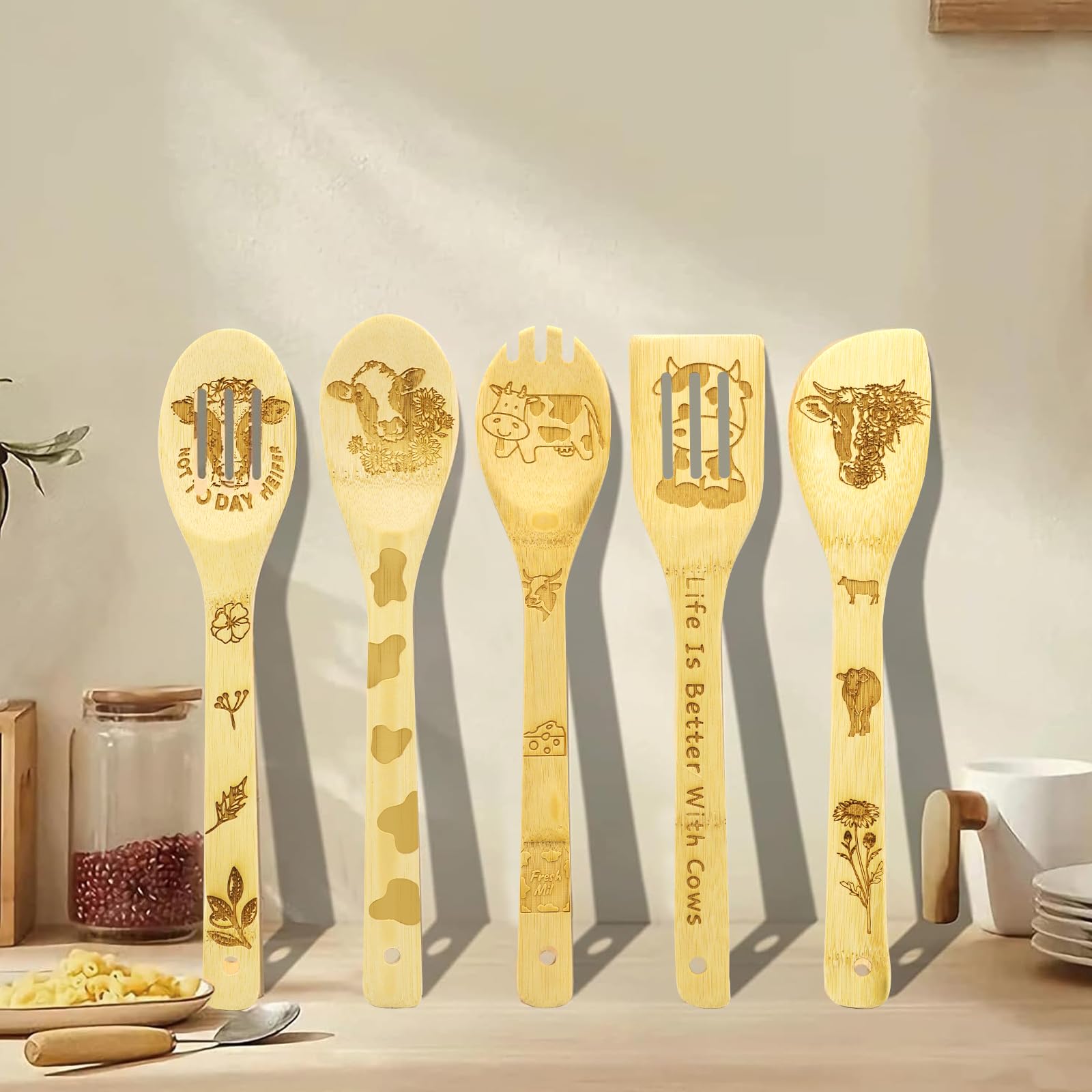 Kupnos utensilios de cocina con patrones personalizados para decorar.
