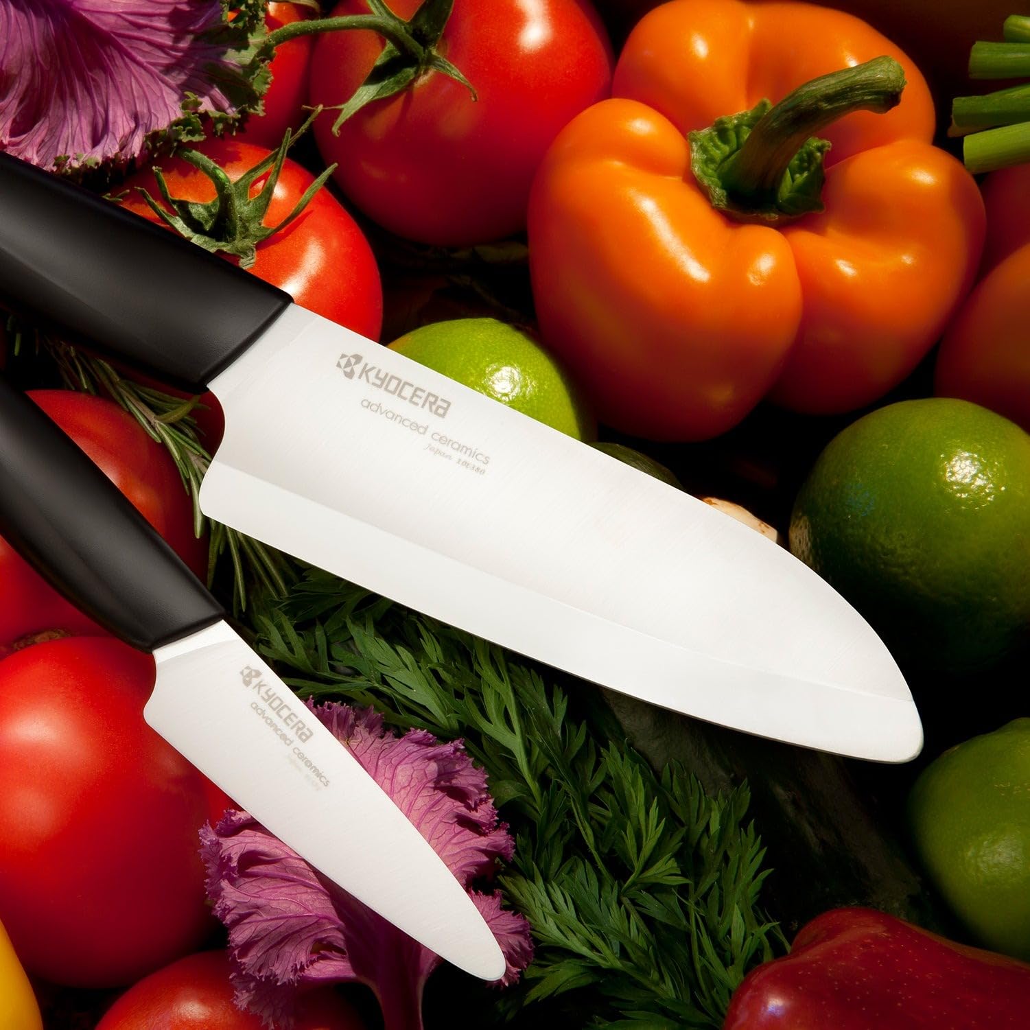 Cuchillo santoku cerámico Kyocera FK-140-WH, hoja no reactiva para conservar sabores.