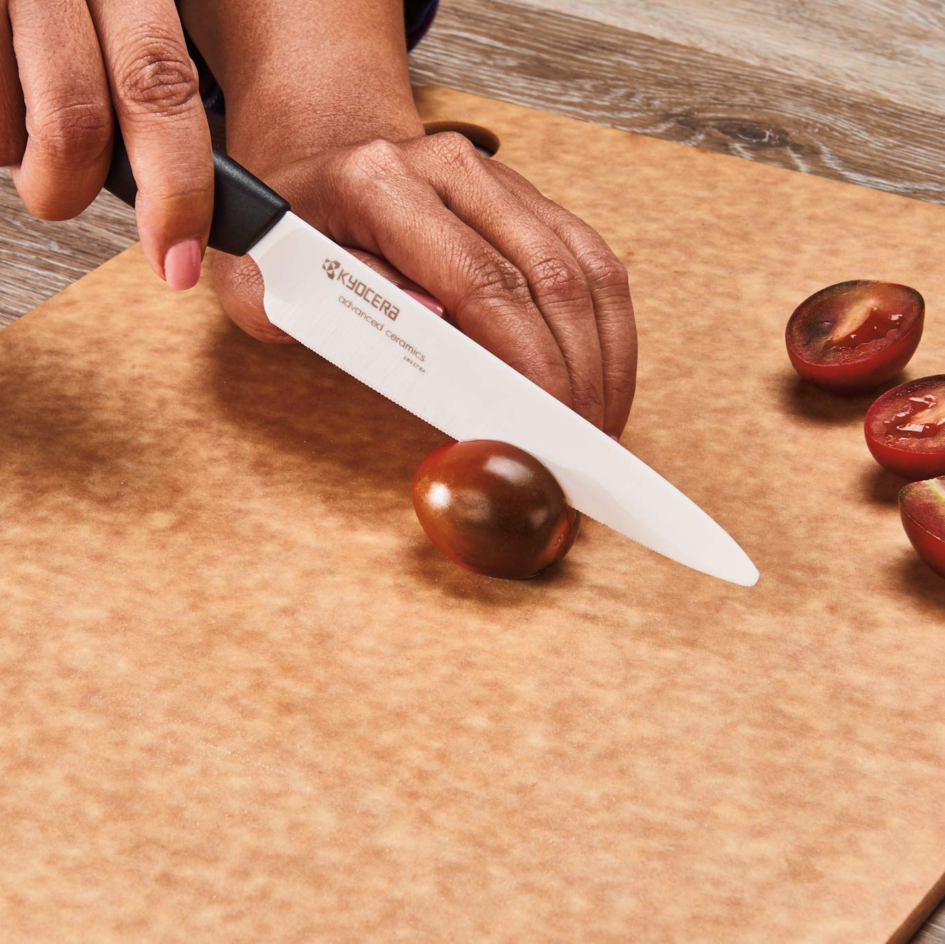 Cuchillo Kyocera Revolution ofrece afilado cerámico duradero y rendimiento constante.