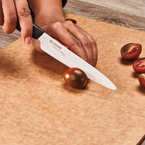 Cuchillo Kyocera Revolution ofrece afilado cerámico duradero y rendimiento constante.