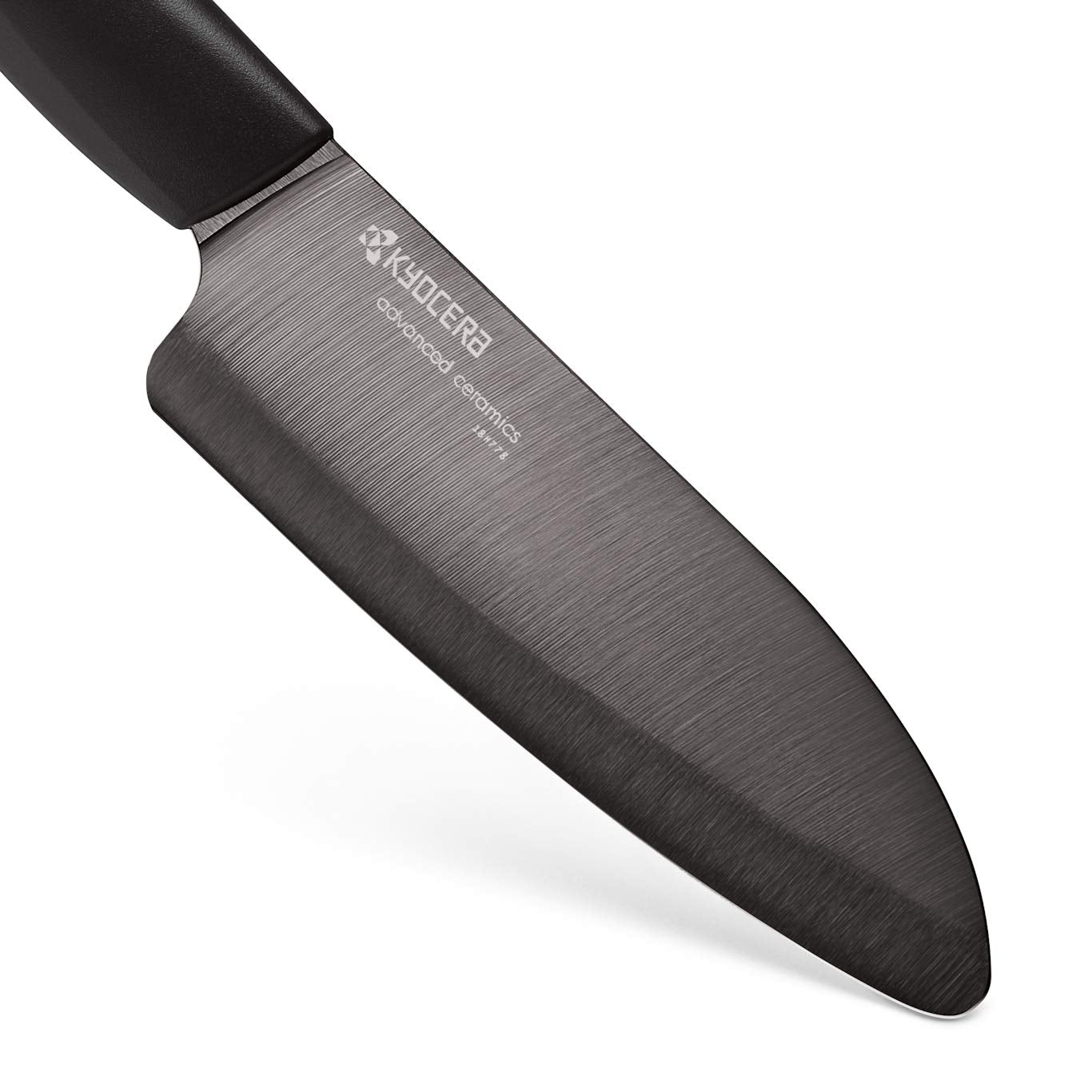 Limpieza fácil y manejo ligero del Kyocera Revolution Santoku, diseño ergonómico para uso prolongado.