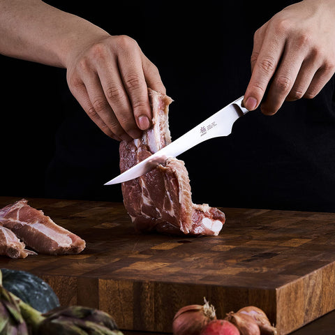 Corte preciso de carnes con la hoja de 6,5 pulgadas y borde afilado.