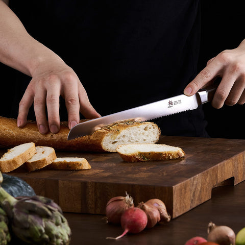 Uso profesional del KYOKU Daimyo Cuchillo de Pan 10 pulgadas en cocina