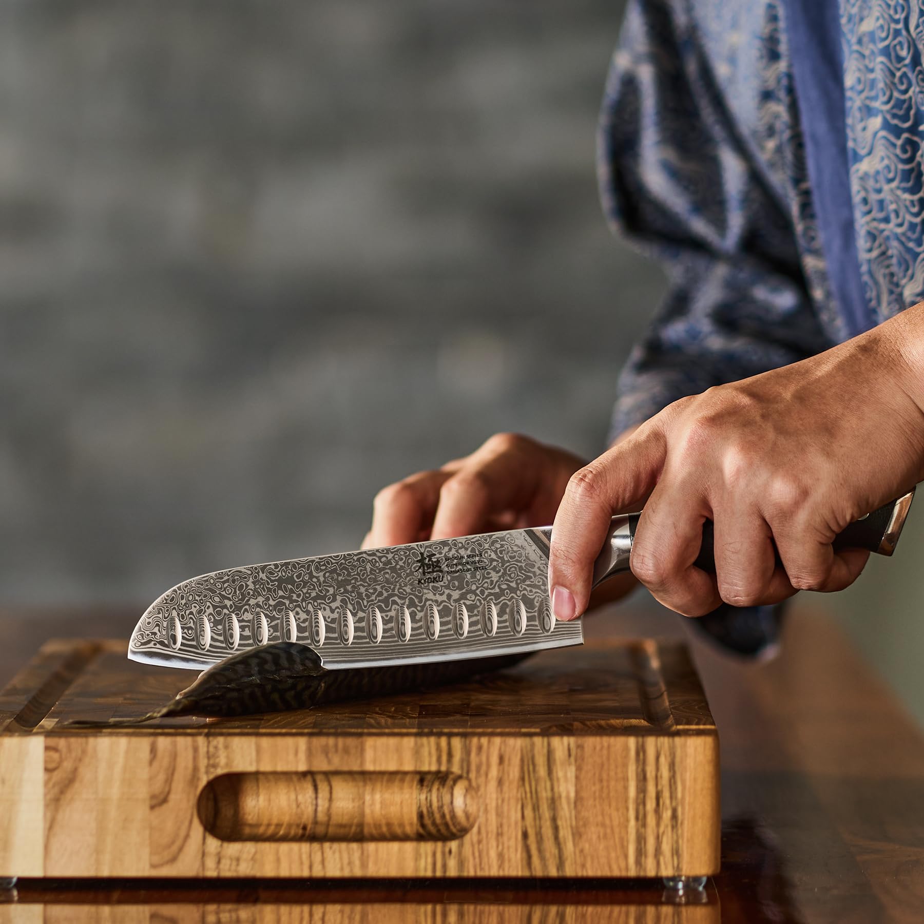 KYOKU Santoku acero VG10 ofrece filo estable y resistencia a la corrosión