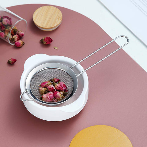 Kyraton colador para té matcha, preparación limpia y sedosa.