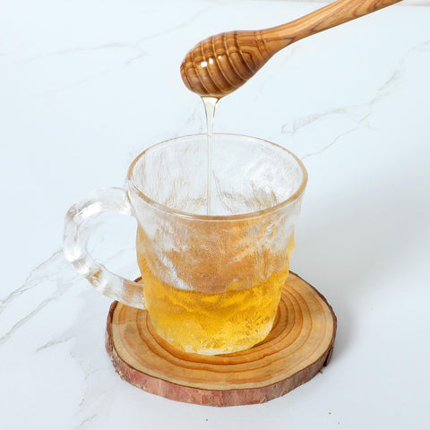 KYVANDO destapador de miel de olivo con ranuras para recoger y dispensar eficientemente.