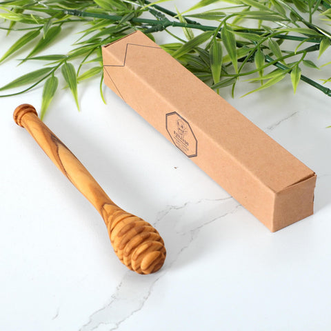 KYVANDO destapador de miel de olivo con veta única de madera elegante.