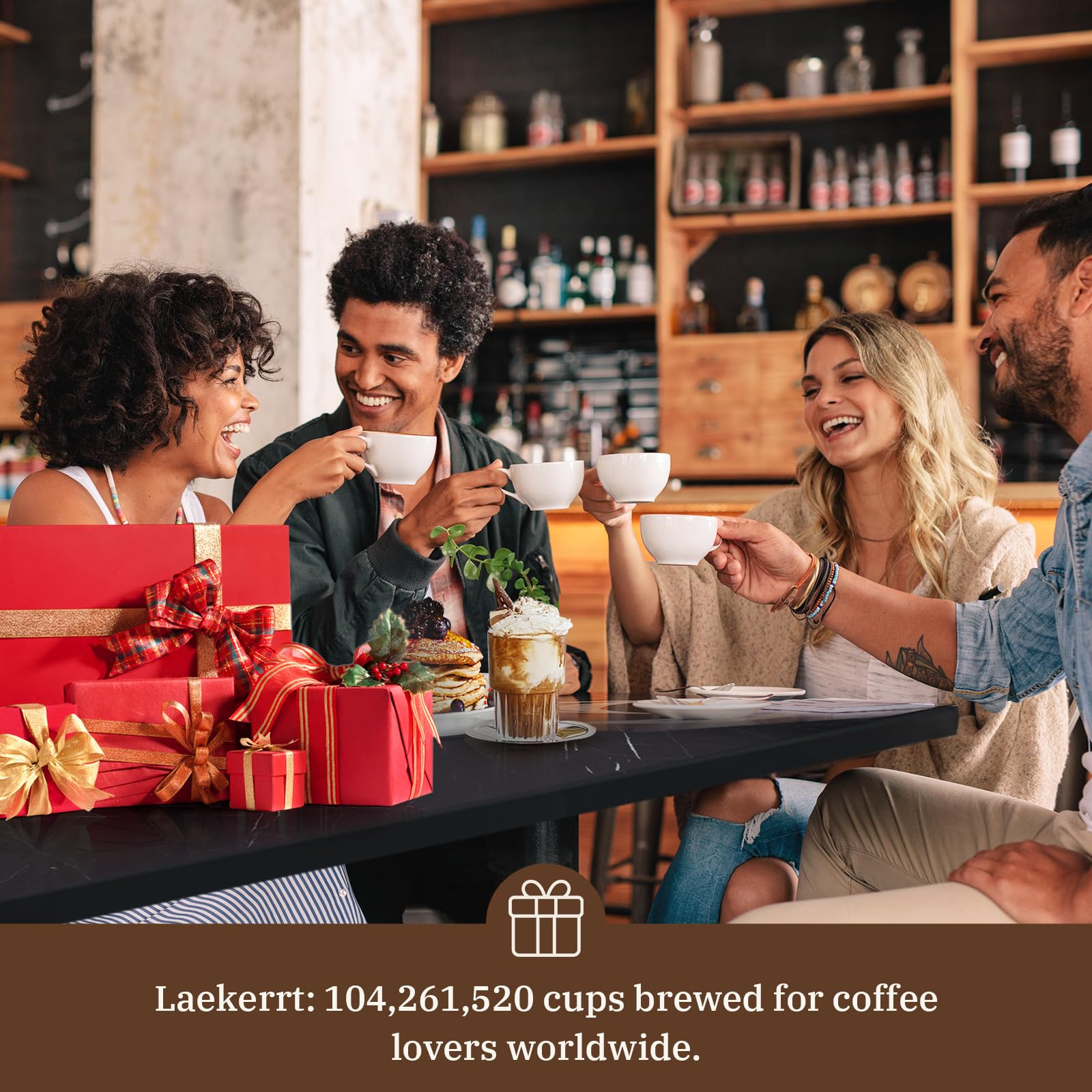 Laekerrt cafetera espresso en uso para ritual de café en casa