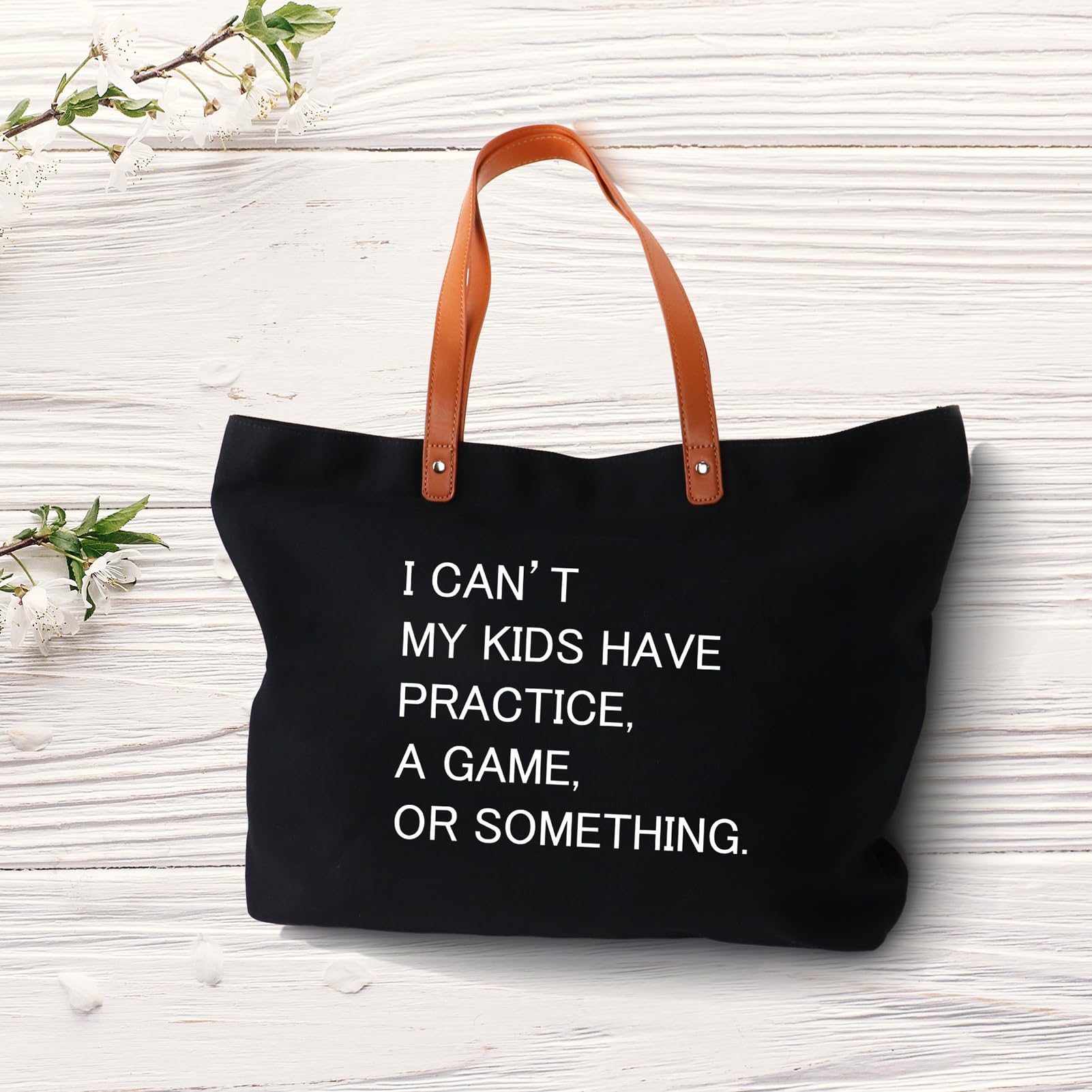 Bolso Lamyba diseño neutro en negro para cualquier outfit deportivo.