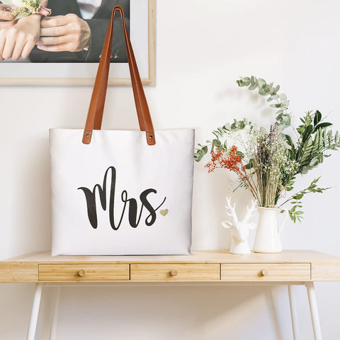 Lamyba regalo para la madre de la novia: práctico y elegante.