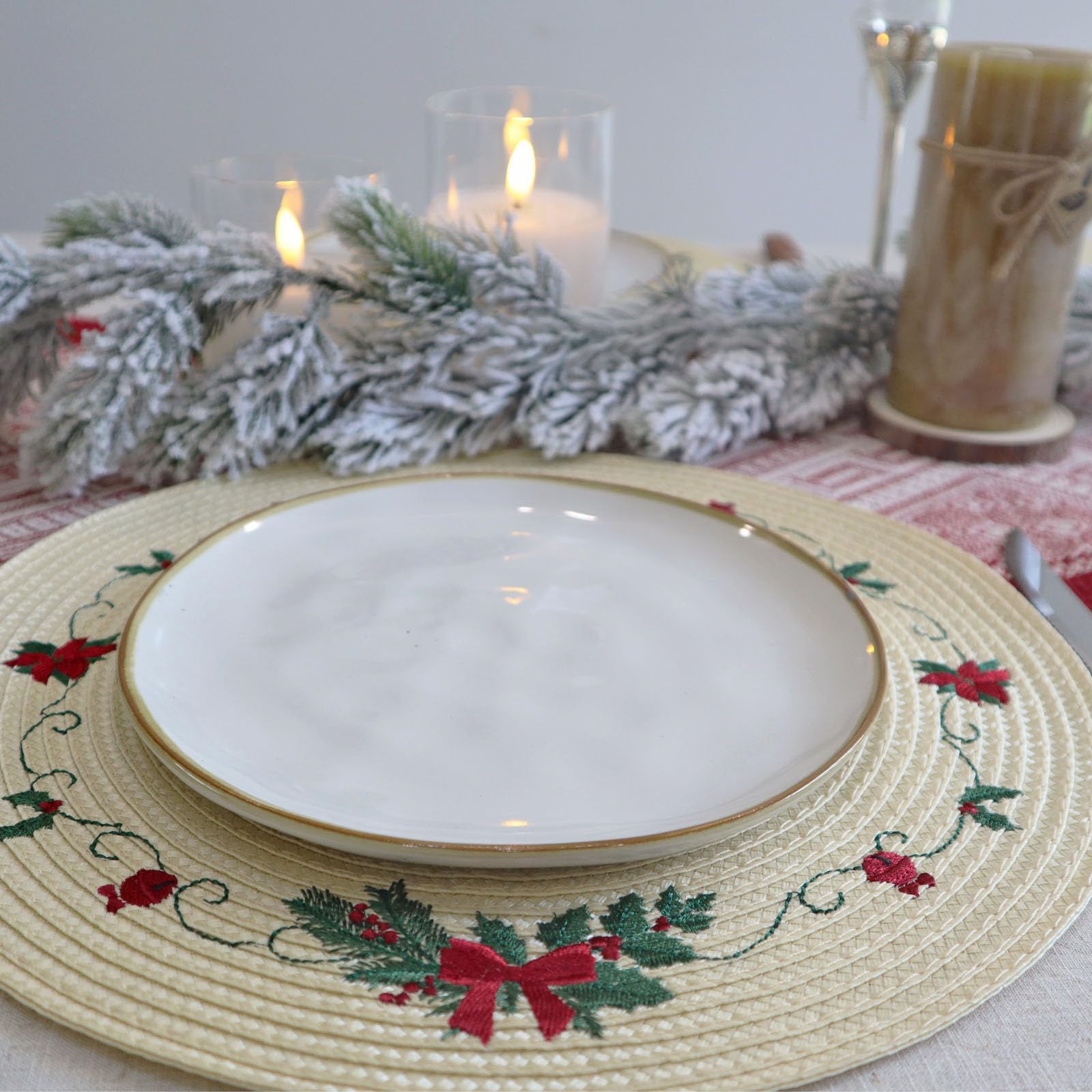 Manteles LANAVINES bordado con flores rojas para protección de la mesa