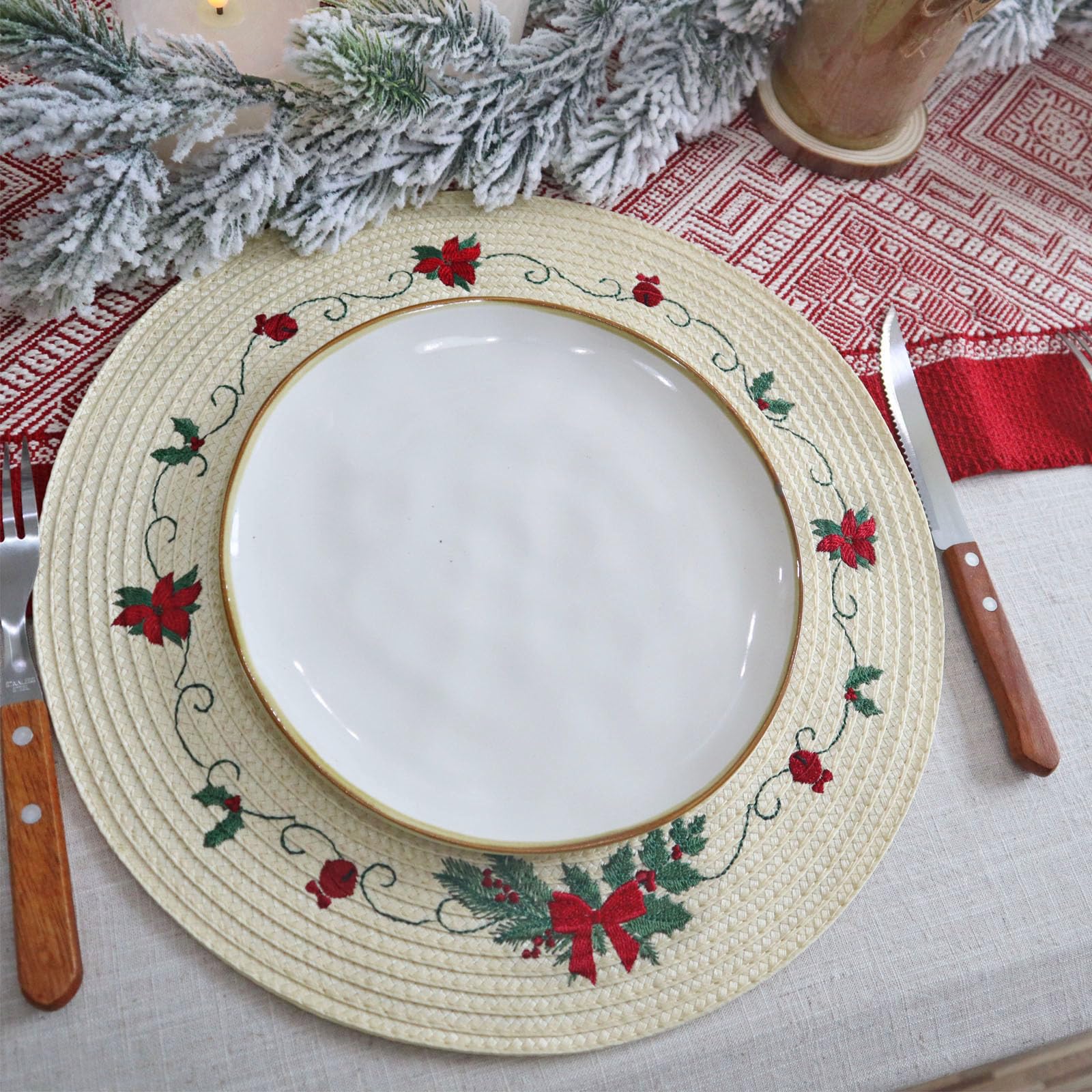 Manteles LANAVINES con bordado de ramas verdes, elegante mesa navideña