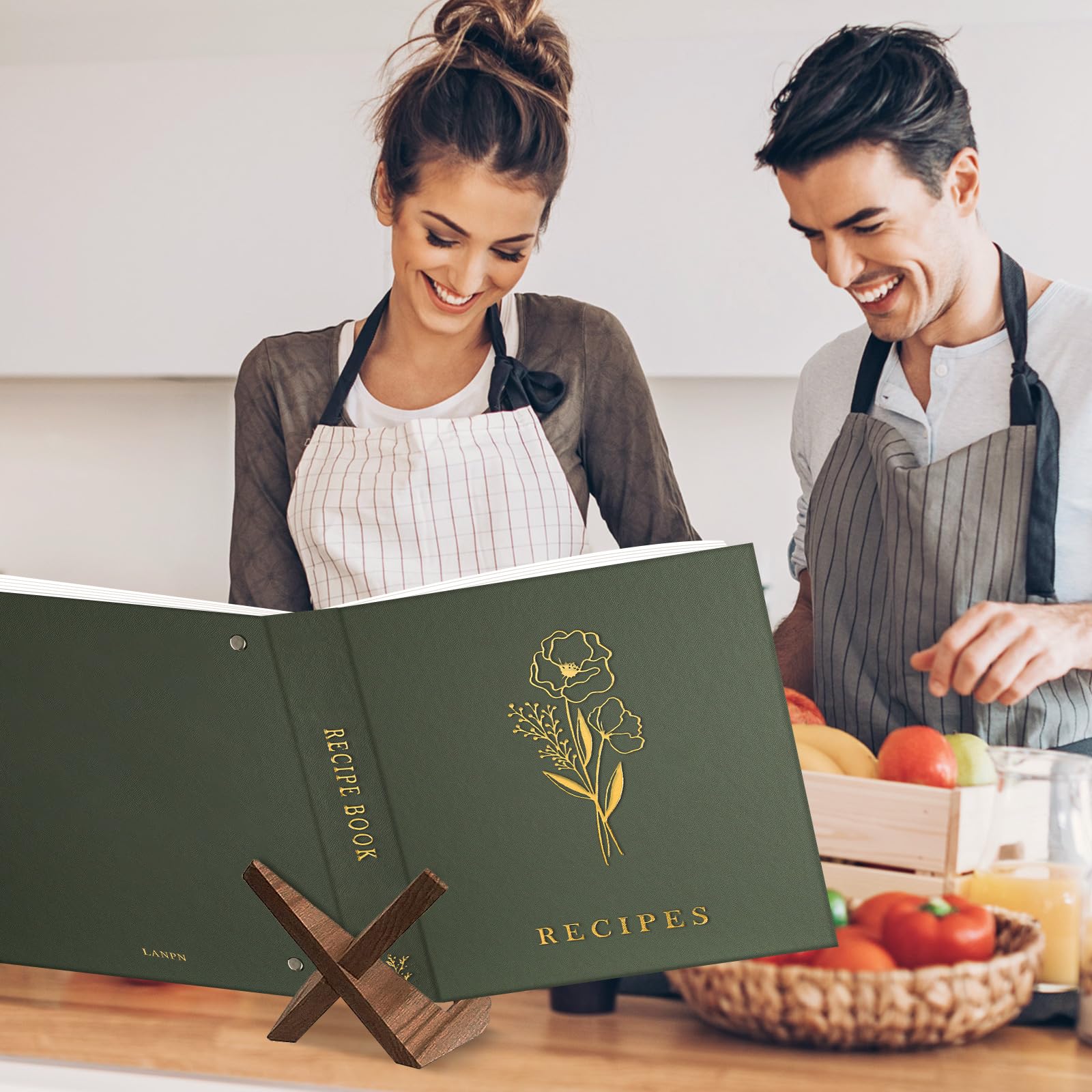 Lanpn espacio para 116 recetas con notas y conversiones a mano.