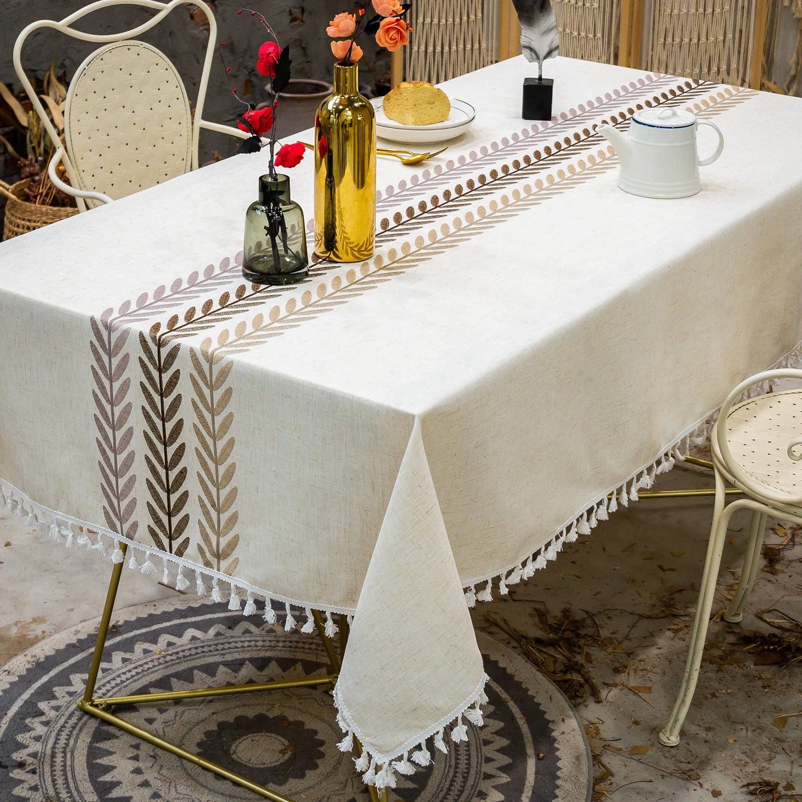 Bordes con borlas y bordado suave de Laolitou para un toque elegante.