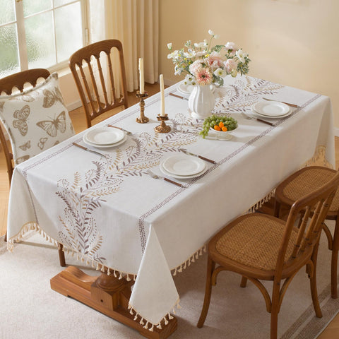 Mantel Laolitou con bordado elegante para comedor con estilo rústico.