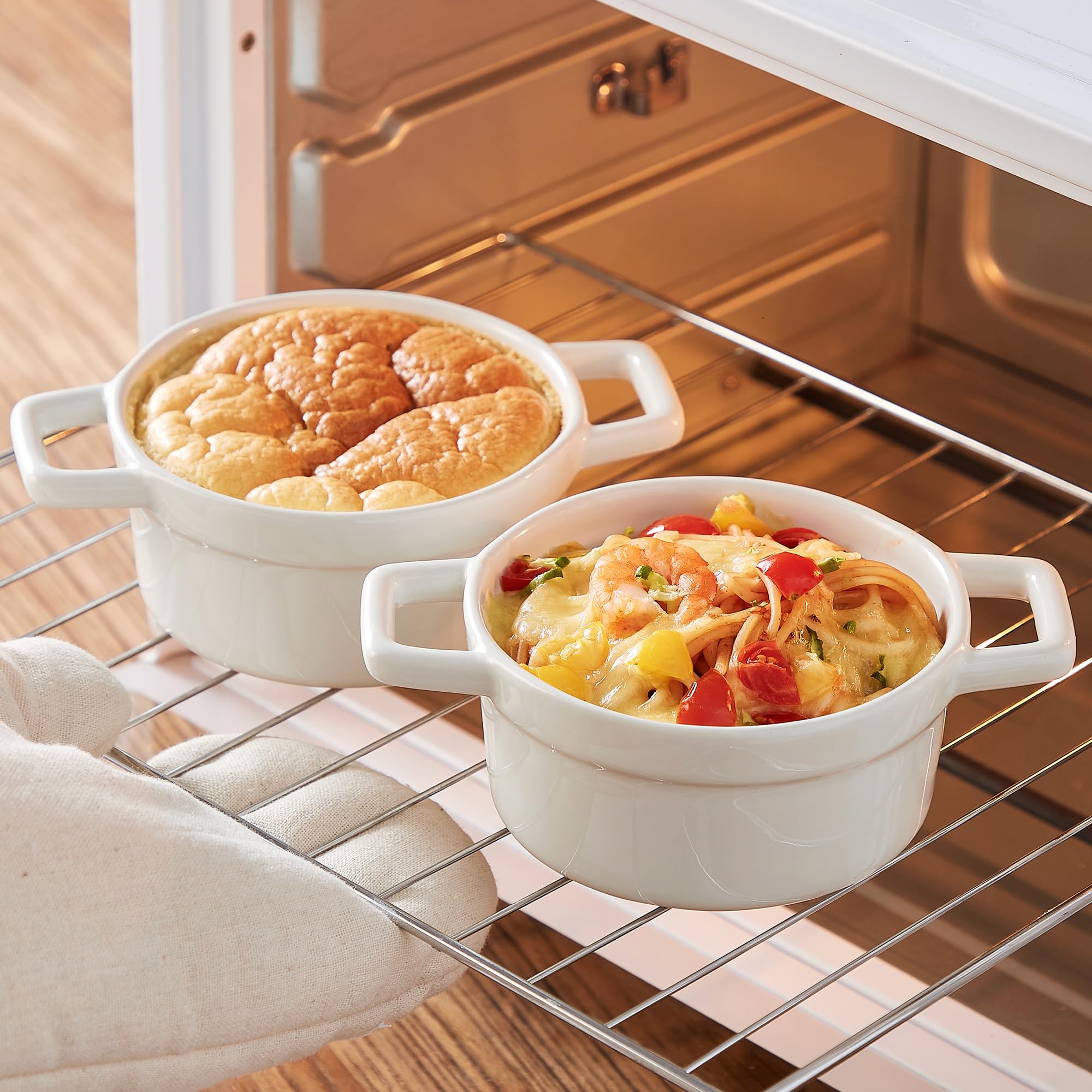 Mango ergonómico de Lareina mini cocotte para servir.