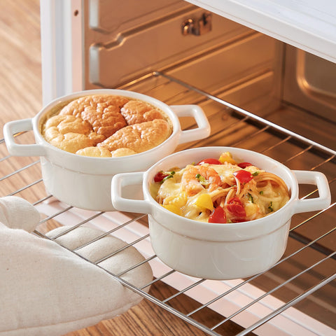 Mango ergonómico de Lareina mini cocotte para servir.