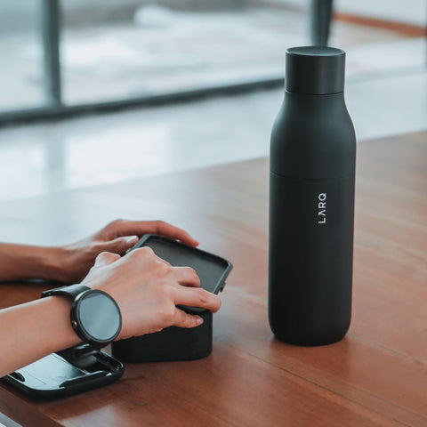 LARQ PureVis acabado negro obsidiana, diseño elegante para viaje