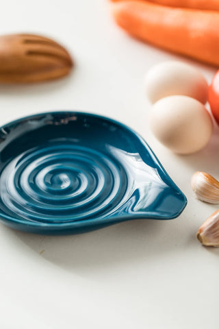 Regalo perfecto LAUNCHUH, reposacucharas azules para cocinas modernas.